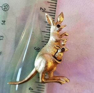 Vintage Avon Kangaroo Brooch KS
